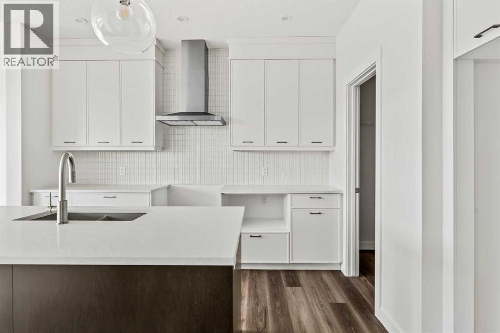 House for Sale in 54 Lucas Place NW|Calgary, Alberta T3P2E2 3