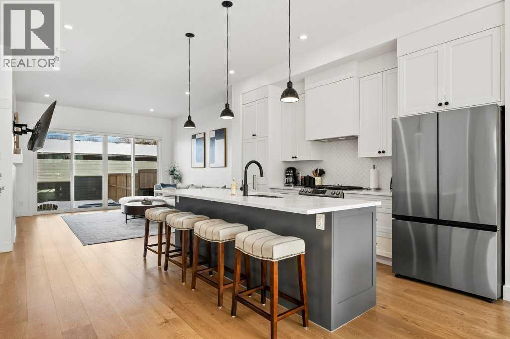 Duplex for Sale in 318 28 Avenue NE|Calgary, Alberta T2E2B3 4