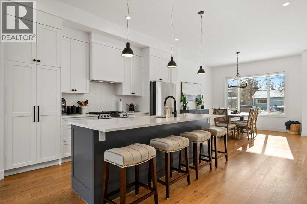 Duplex for Sale in 318 28 Avenue NE|Calgary, Alberta T2E2B3 3