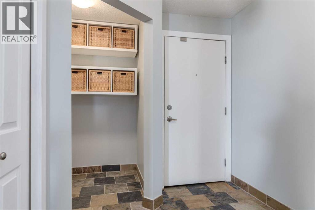 Apartment for Sale in 2301, 2518 Fish Creek Boulevard SW|Calgary, Alberta T2Y4T5 4