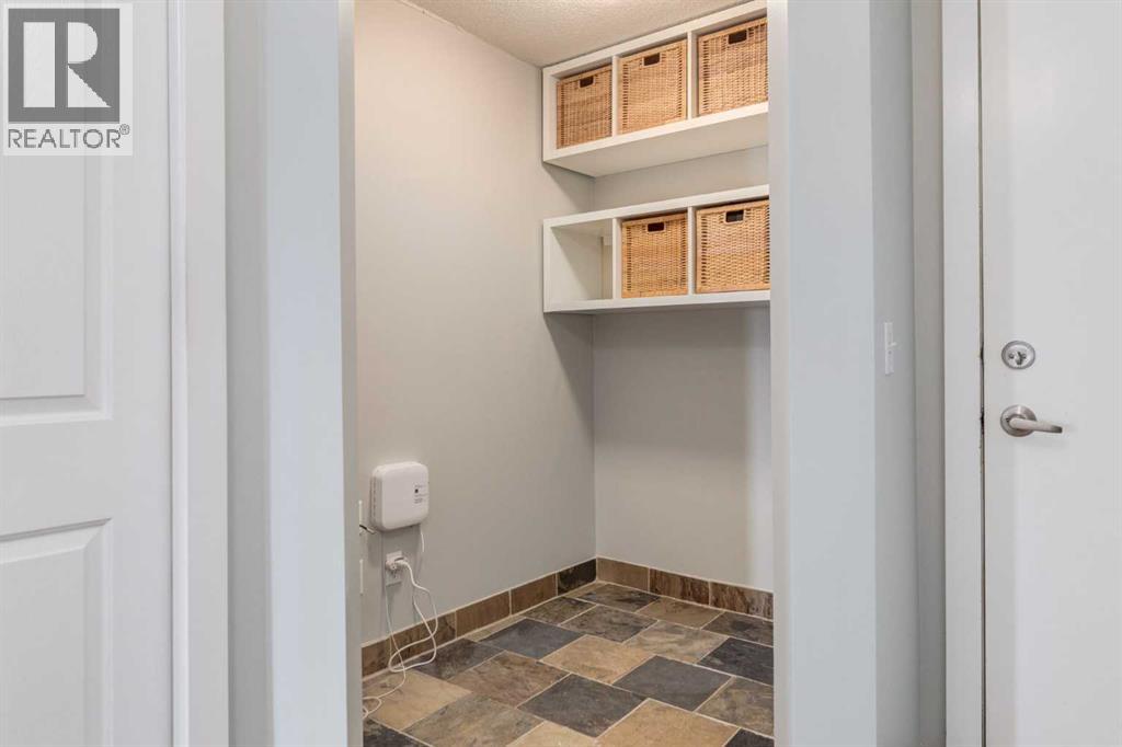 Apartment for Sale in 2301, 2518 Fish Creek Boulevard SW|Calgary, Alberta T2Y4T5 5