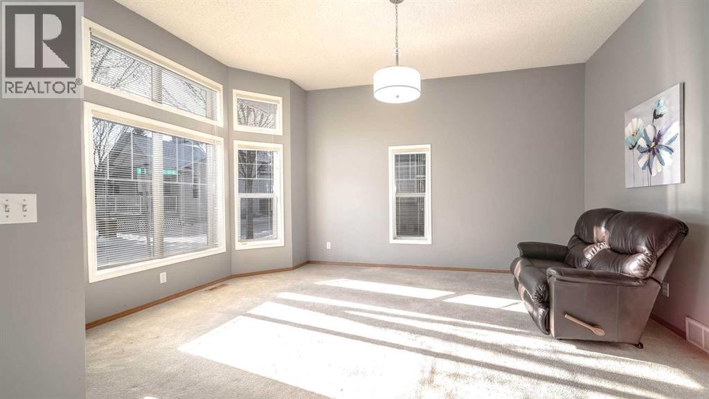 Row / Townhouse for Sale in 19 Prestwick Pond Terrace SE|Calgary, Alberta T2Z3Z7 4