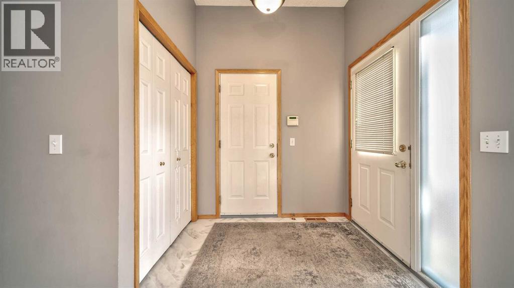 Row / Townhouse for Sale in 19 Prestwick Pond Terrace SE|Calgary, Alberta T2Z3Z7 2