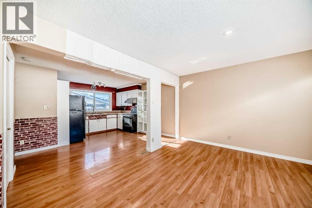 Duplex for Sale in 172 Pinehill Road NE|Calgary, Alberta T1Y2C4 4