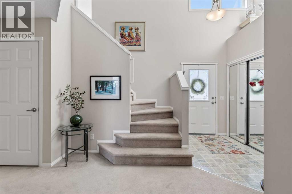 Duplex for Sale in 10 Cougar Ridge Bay SW|Calgary, Alberta T3H4X6 4