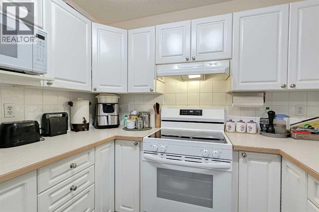 Row / Townhouse for Sale in 501 Coral Cove NE|Calgary, Alberta T3J3Y9 5