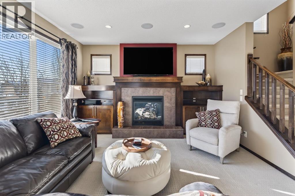 House for Sale in 3 Pantego Avenue NW|Calgary, Alberta T3K0C4 2