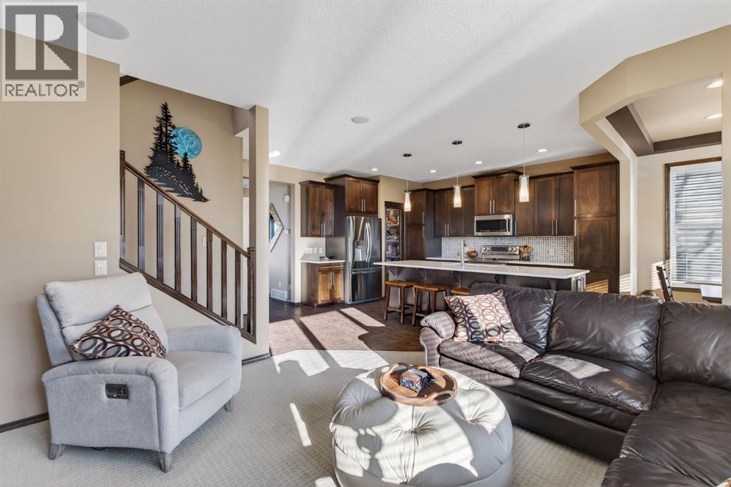 House for Sale in 3 Pantego Avenue NW|Calgary, Alberta T3K0C4 3