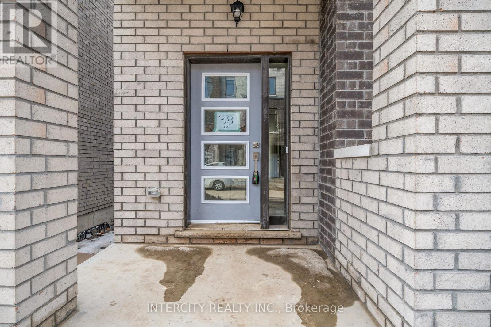 Row / Townhouse for Sale in 12 QUEENPOST DRIVE|Brampton (Credit Valley), Ontario L6Y6L2 2