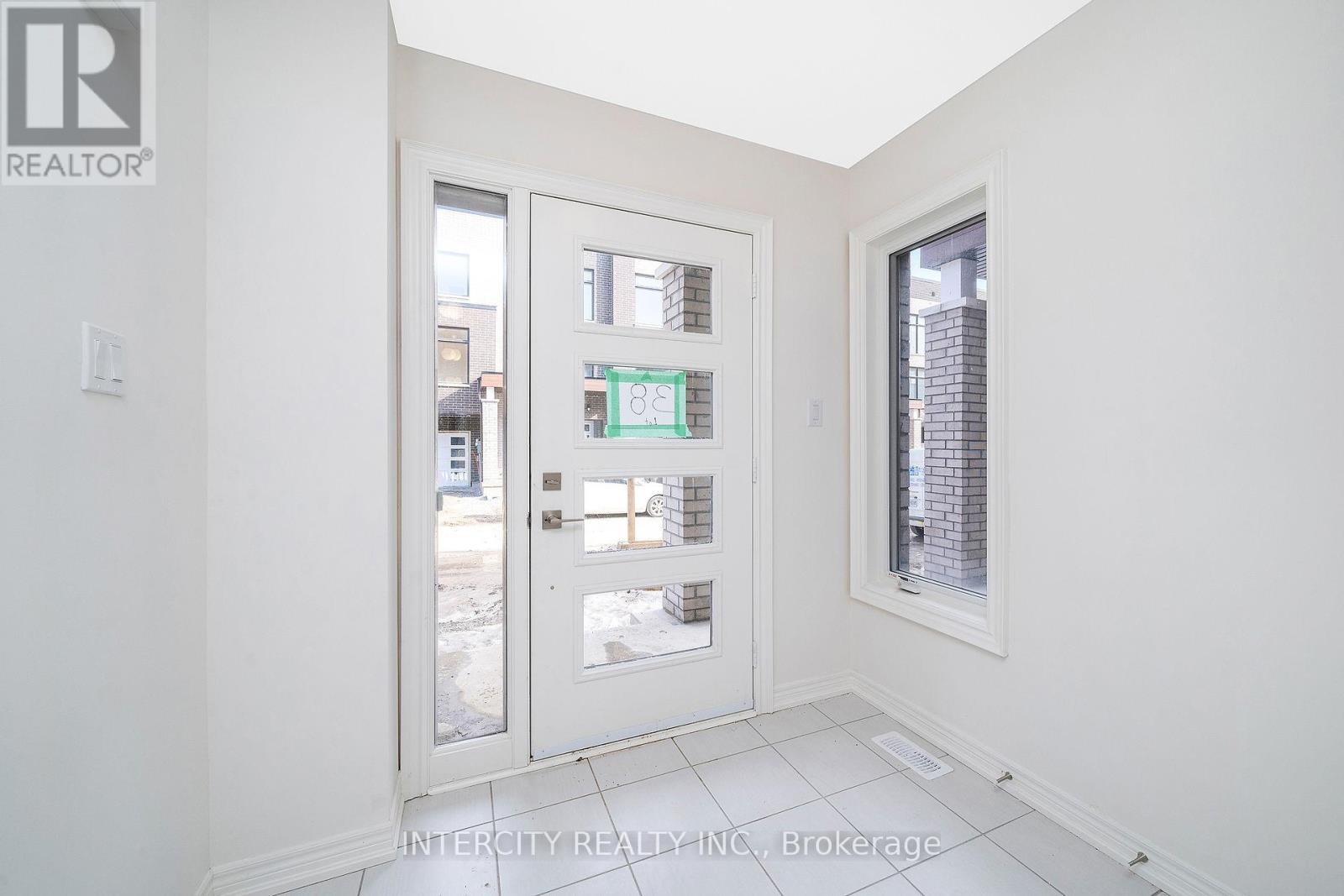 Row / Townhouse for Sale in 12 QUEENPOST DRIVE|Brampton (Credit Valley), Ontario L6Y6L2 3