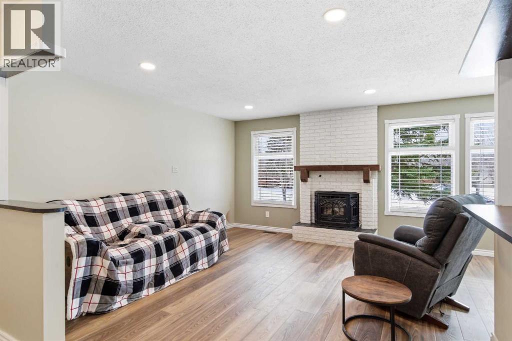 House for Sale in 79 Templehill Drive NE|Calgary, Alberta T1Y4C4 4