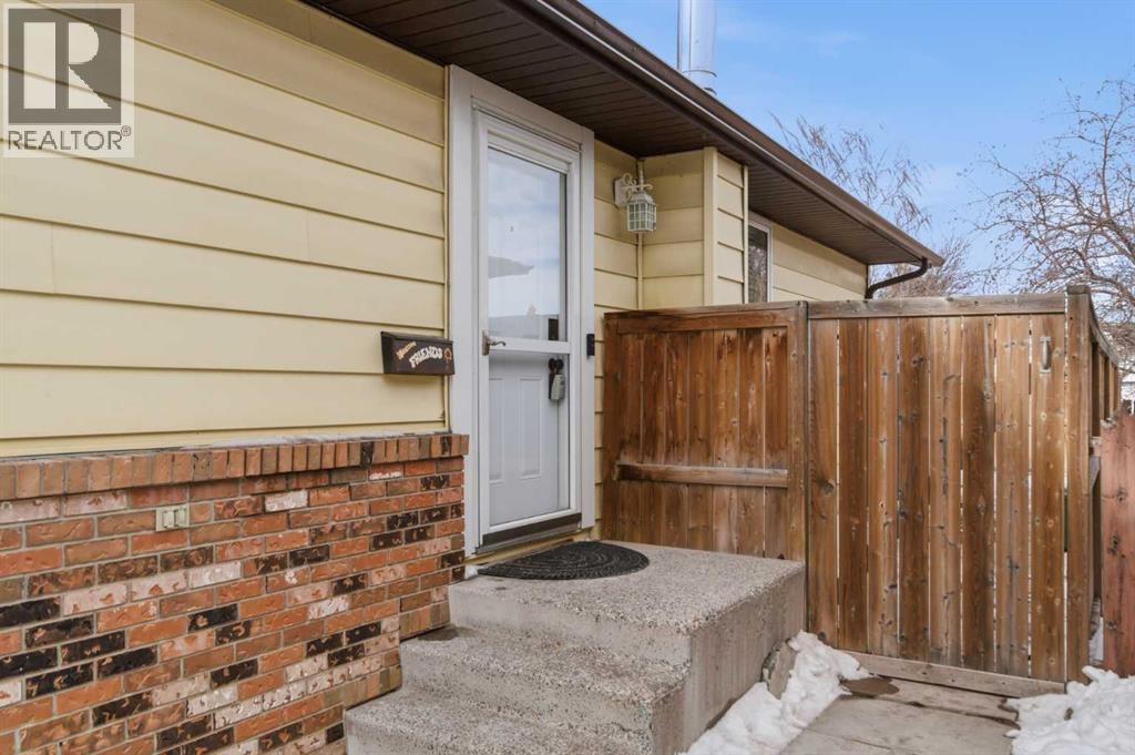 House for Sale in 79 Templehill Drive NE|Calgary, Alberta T1Y4C4 2