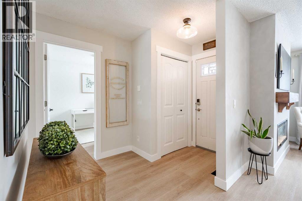 House for Sale in 531 Deerpath Court SE|Calgary, Alberta T2J6C8 4