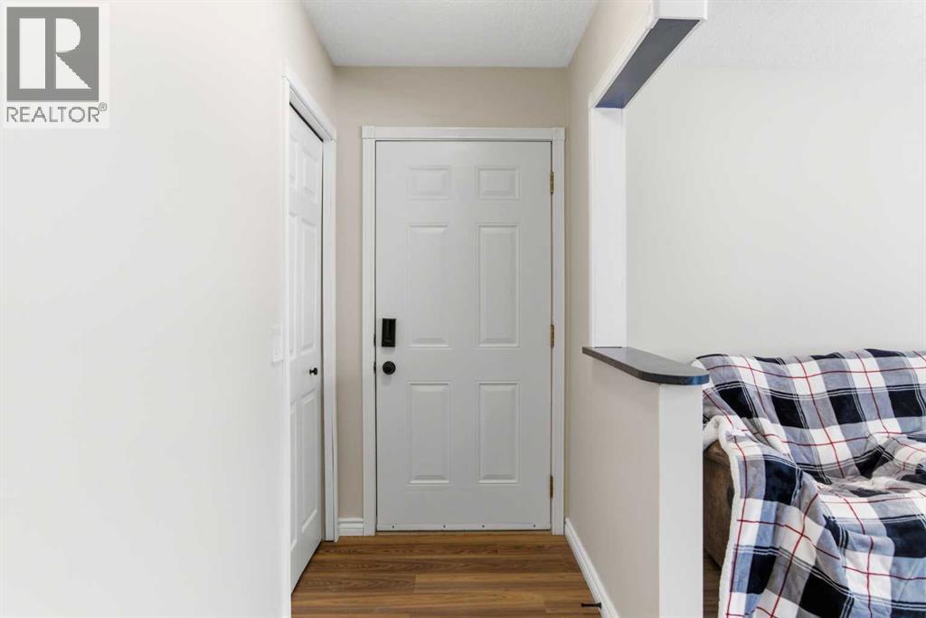 House for Sale in 79 Templehill Drive NE|Calgary, Alberta T1Y4C4 3