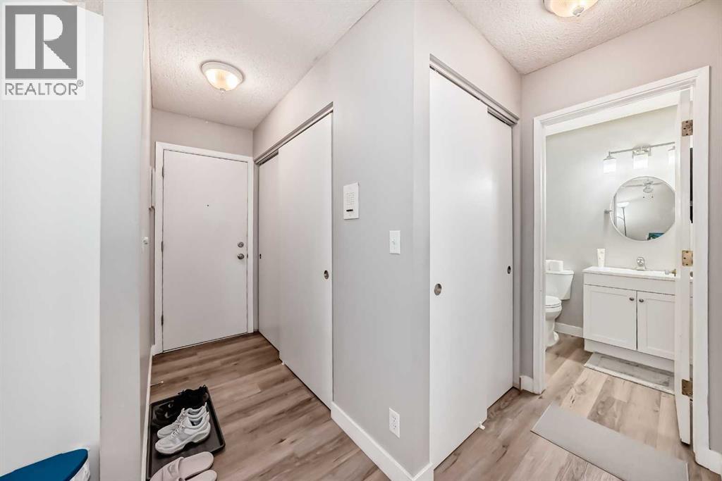 Apartment for Sale in 404C, 5601 Dalton Drive NW|Calgary, Alberta T3A2E2 5