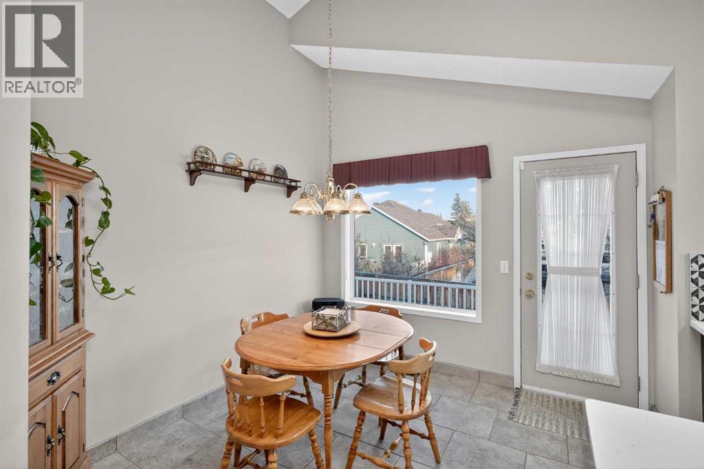 House for Sale in 150 Somerset Close SW|Calgary, Alberta T2Y3C4 5