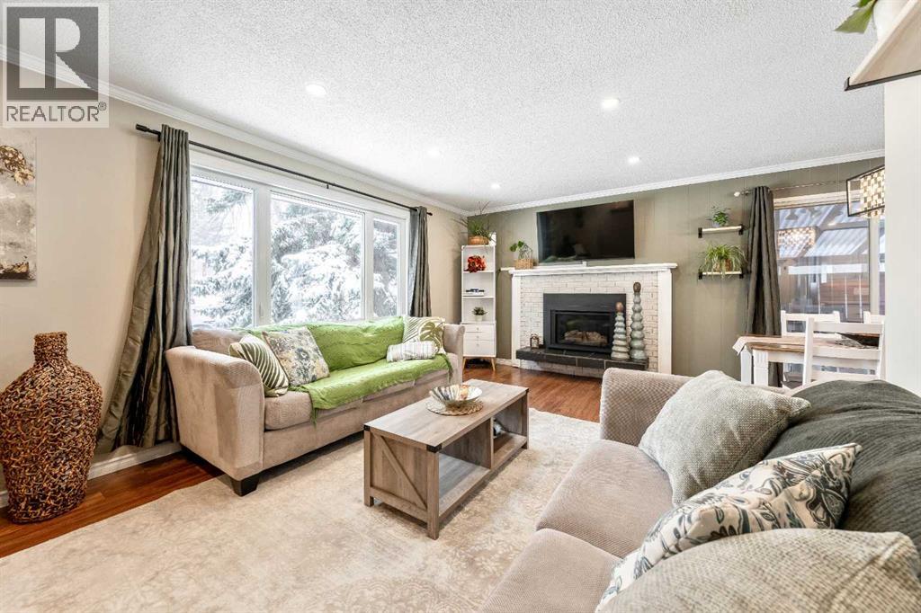 House for Sale in 804 68 Avenue NW|Calgary, Alberta T2K0N1 4