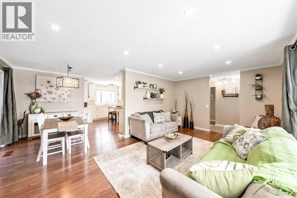 House for Sale in 804 68 Avenue NW|Calgary, Alberta T2K0N1 5