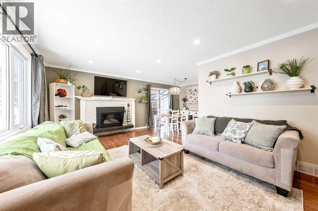 House for Sale in 804 68 Avenue NW|Calgary, Alberta T2K0N1 3