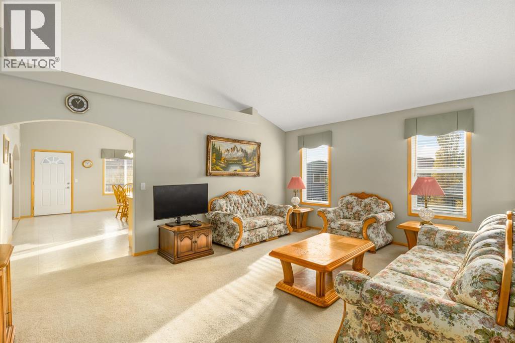 House for Sale in 131 Panatella Close NW|Calgary, Alberta T3K6C9 5