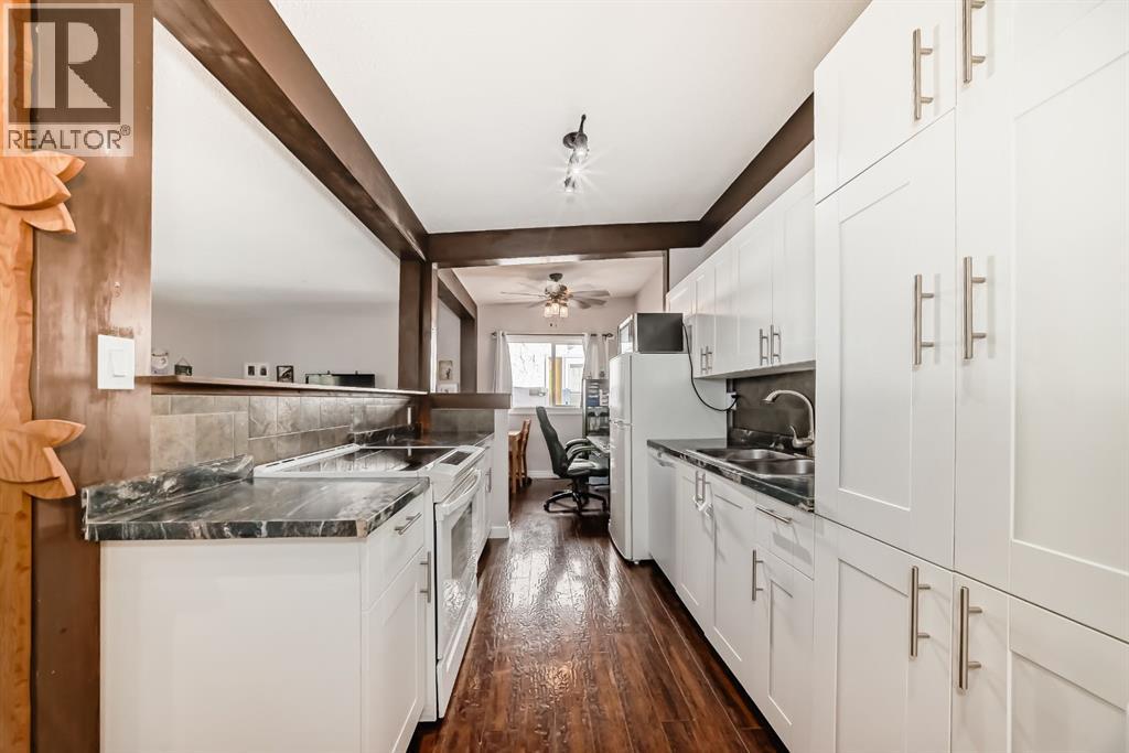 Row / Townhouse for Sale in 724D Raynard Crescent SE|Calgary, Alberta T2A1X7 2