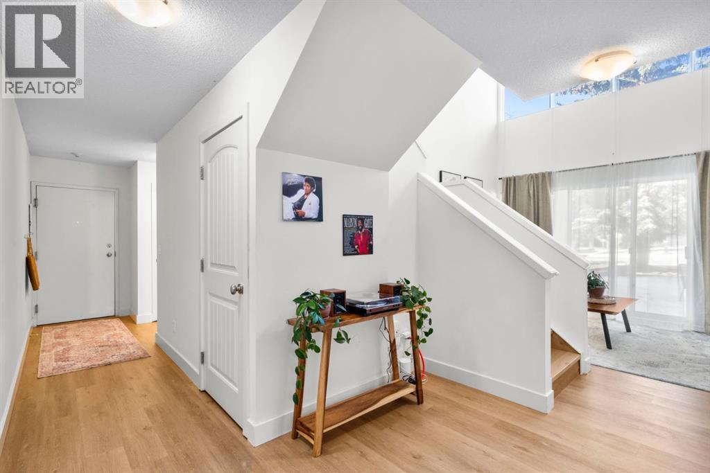 Apartment for Sale in 8, 114 Village Heights SW|Calgary, Alberta T3H2L2 2