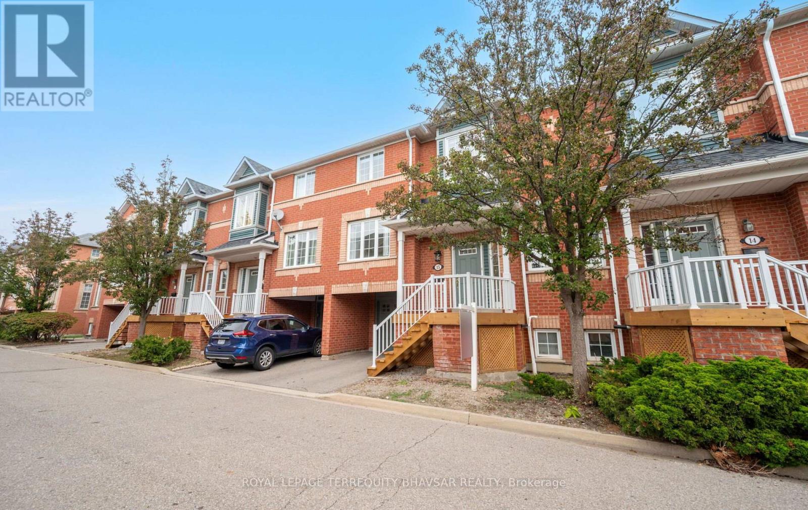 Row / Townhouse for Sale in 15 - 5031 EAST MILL ROAD|Mississauga (East Credit), Ontario L5V2M5 4