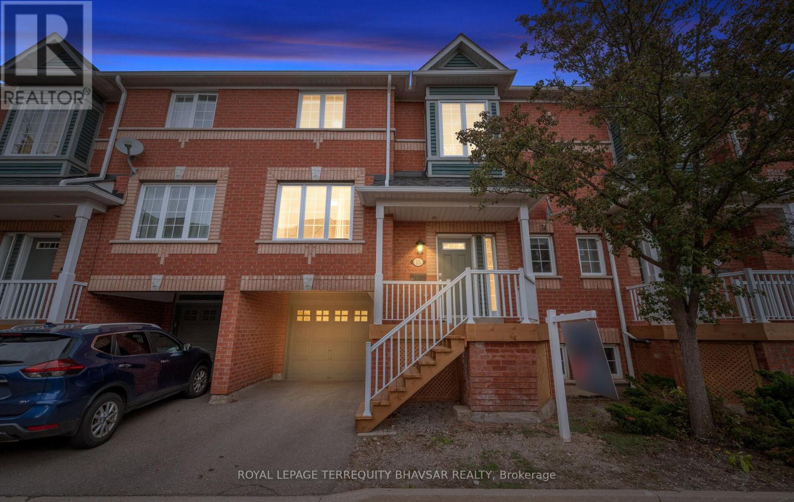 Row / Townhouse for Sale in 15 - 5031 EAST MILL ROAD|Mississauga (East Credit), Ontario L5V2M5 5