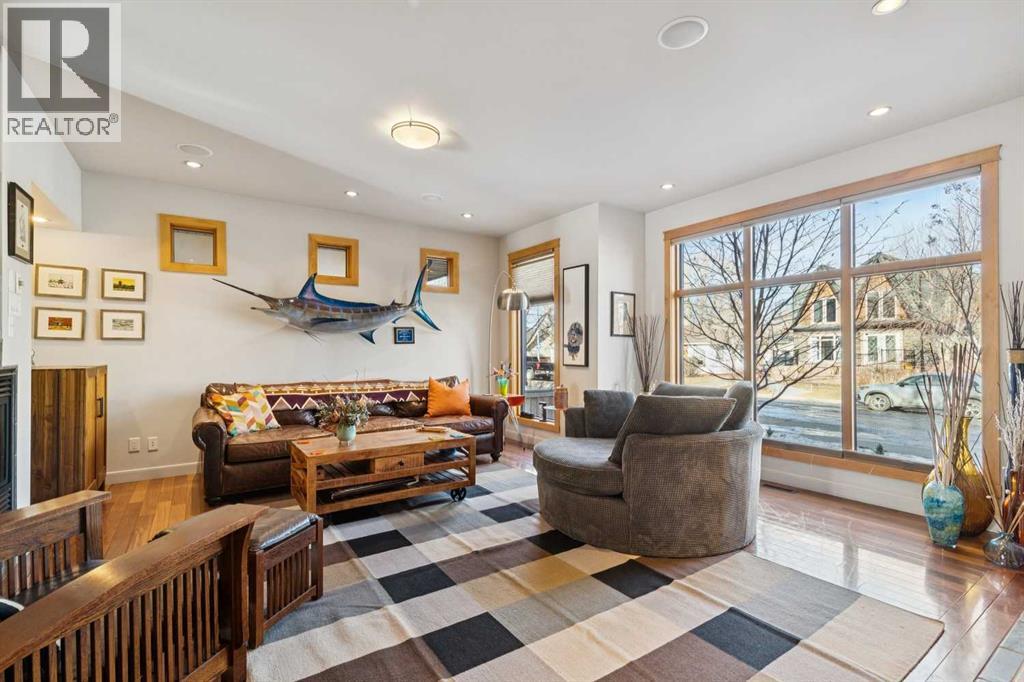 House for Sale in 2407 Westmount Road NW|Calgary, Alberta T2N3N9 4