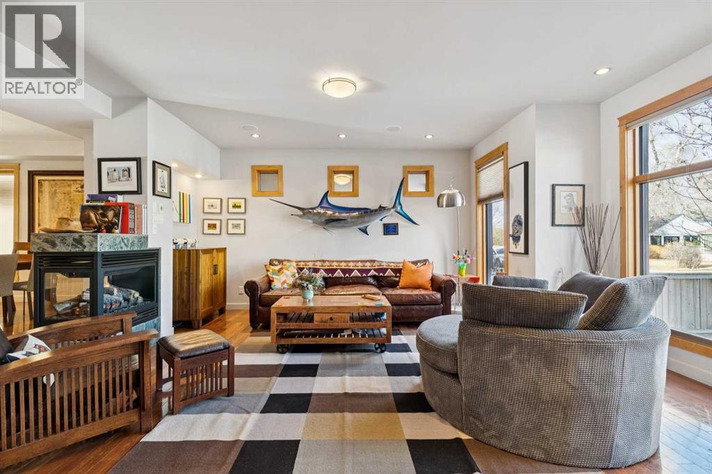 House for Sale in 2407 Westmount Road NW|Calgary, Alberta T2N3N9 3