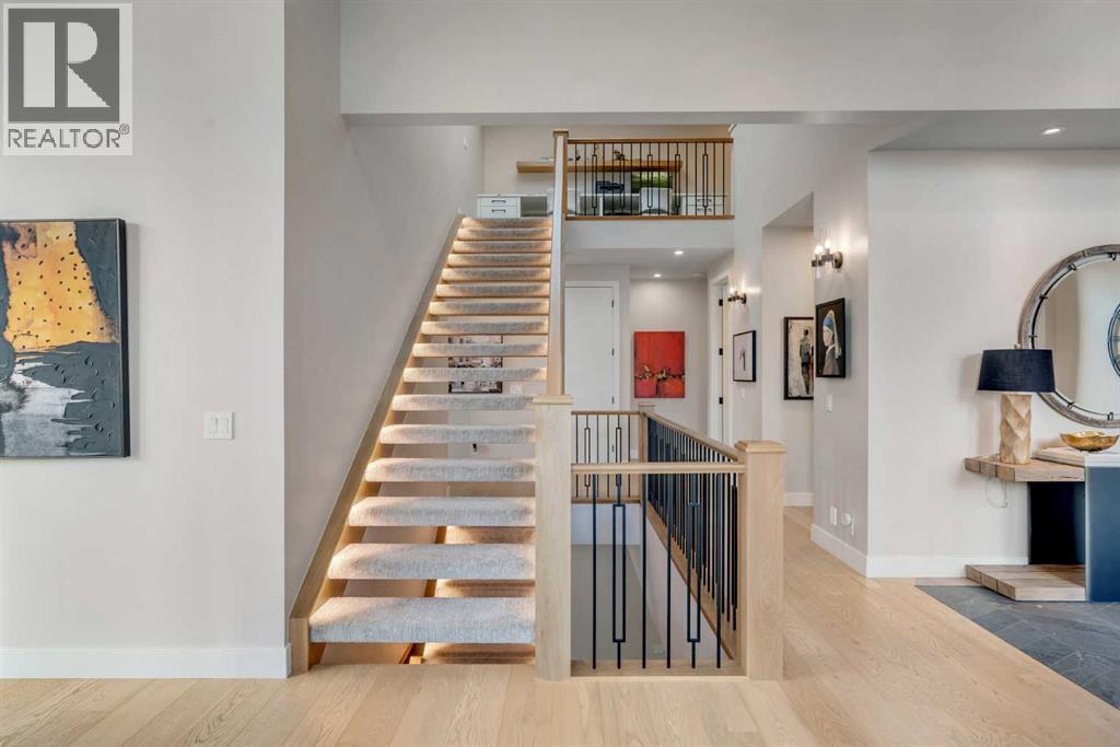 House for Sale in 100 Elkton Close SW|Calgary, Alberta T3H1W6 4