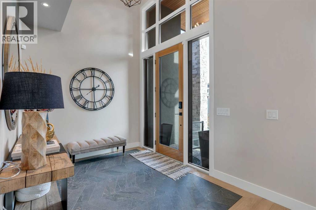 House for Sale in 100 Elkton Close SW|Calgary, Alberta T3H1W6 2