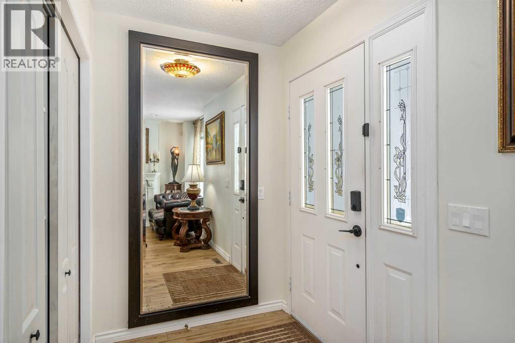 Row / Townhouse for Sale in 76 Sunlake Gardens SE|Calgary, Alberta T2X3G4 5