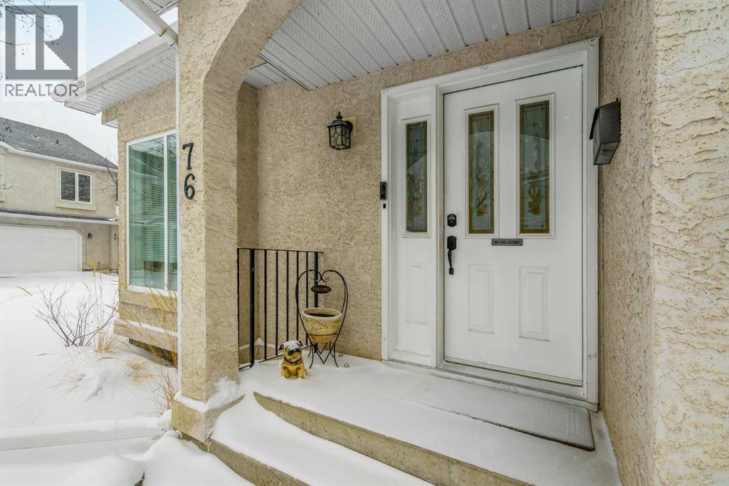 Row / Townhouse for Sale in 76 Sunlake Gardens SE|Calgary, Alberta T2X3G4 4