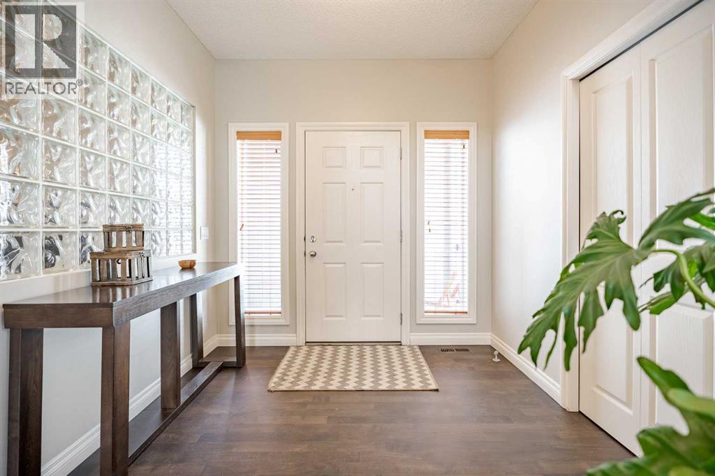 House for Sale in 270 Valley Crest Court NW|Calgary, Alberta T3B5Z1 3