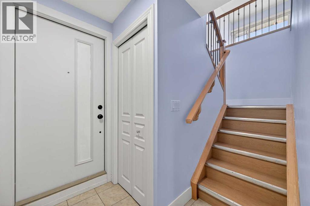 Row / Townhouse for Sale in 211, 25 Glamis Green SW|Calgary, Alberta T3E6T9 5