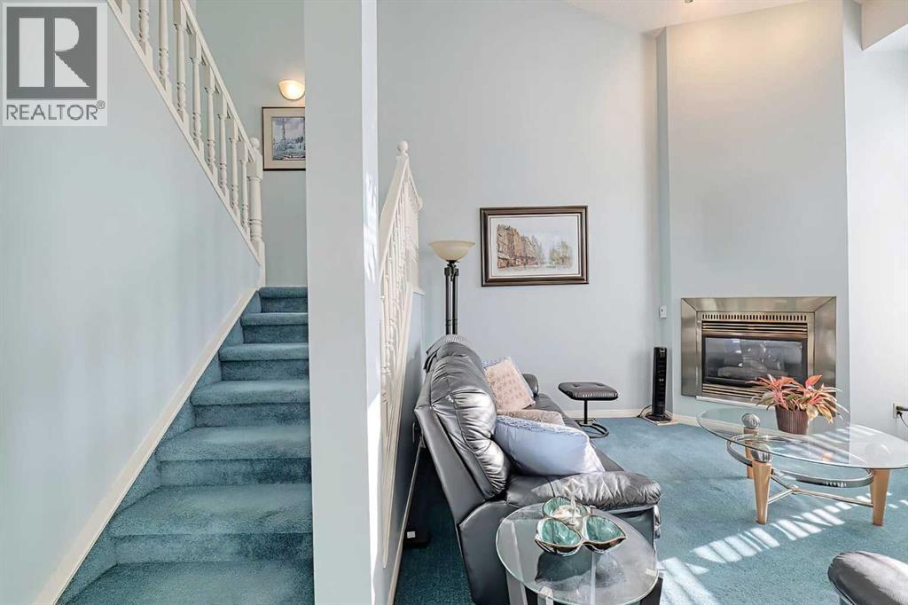 Row / Townhouse for Sale in 317 Sandringham Road NW|Calgary, Alberta T3K3Z1 2