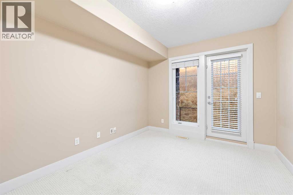 Row / Townhouse for Sale in 402, 10 Discovery Ridge Hill SW|Calgary, Alberta T3H5X2 5