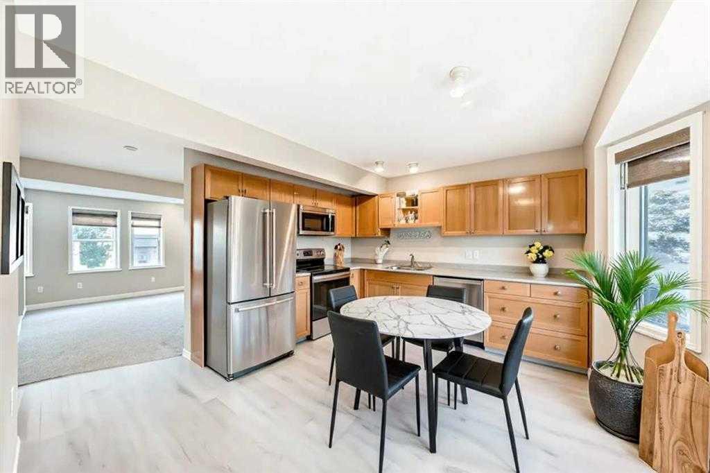 Row / Townhouse for Sale in 677 Regal Park NE|Calgary, Alberta T2E0S6 4