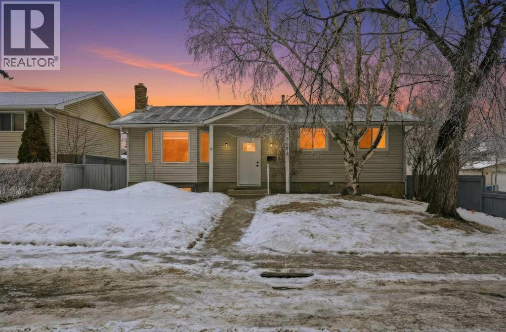 House for Sale in 2404 51 Street NE|Calgary, Alberta T1Y1C3 2