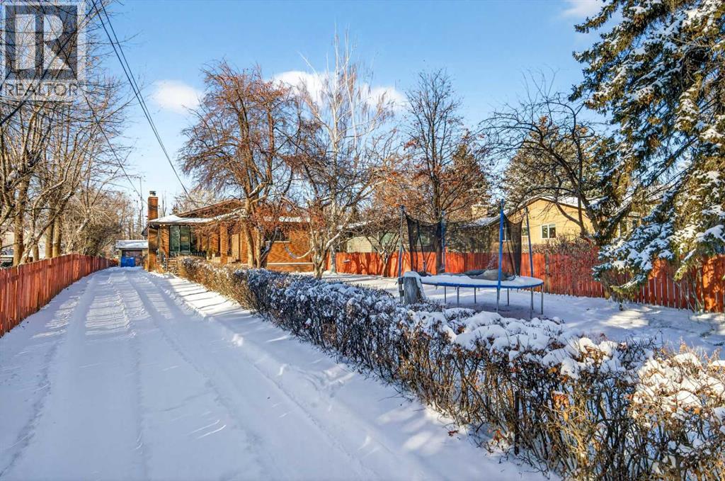 House for Sale in 7103 Bow Crescent NW|Calgary, Alberta T3B2C9 4