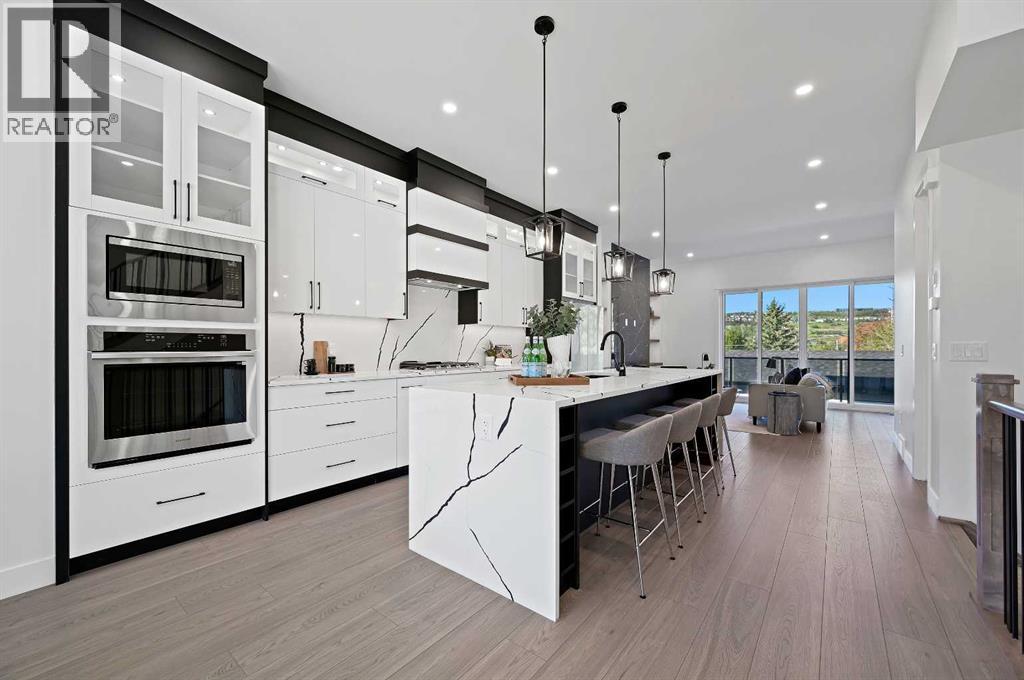 Duplex for Sale in 5011 21 Avenue NW|Calgary, Alberta T3B0X3 4