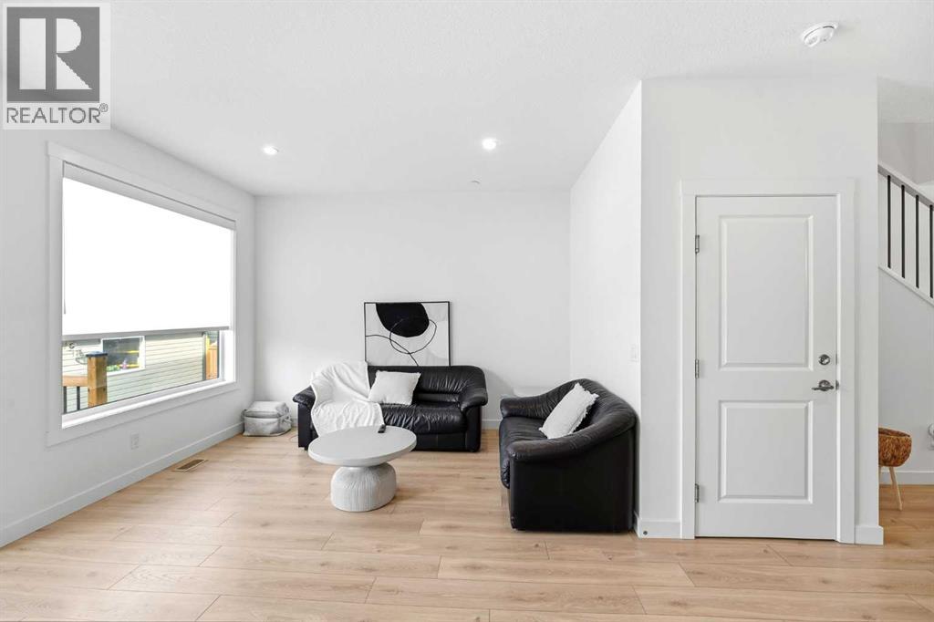 Duplex for Sale in 29 Herron Mews NE|Calgary, Alberta T3P1Y1 4