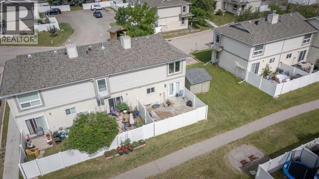 Row / Townhouse for Sale in 105 Deer Ridge Lane SE|Calgary, Alberta T2J6M8 5