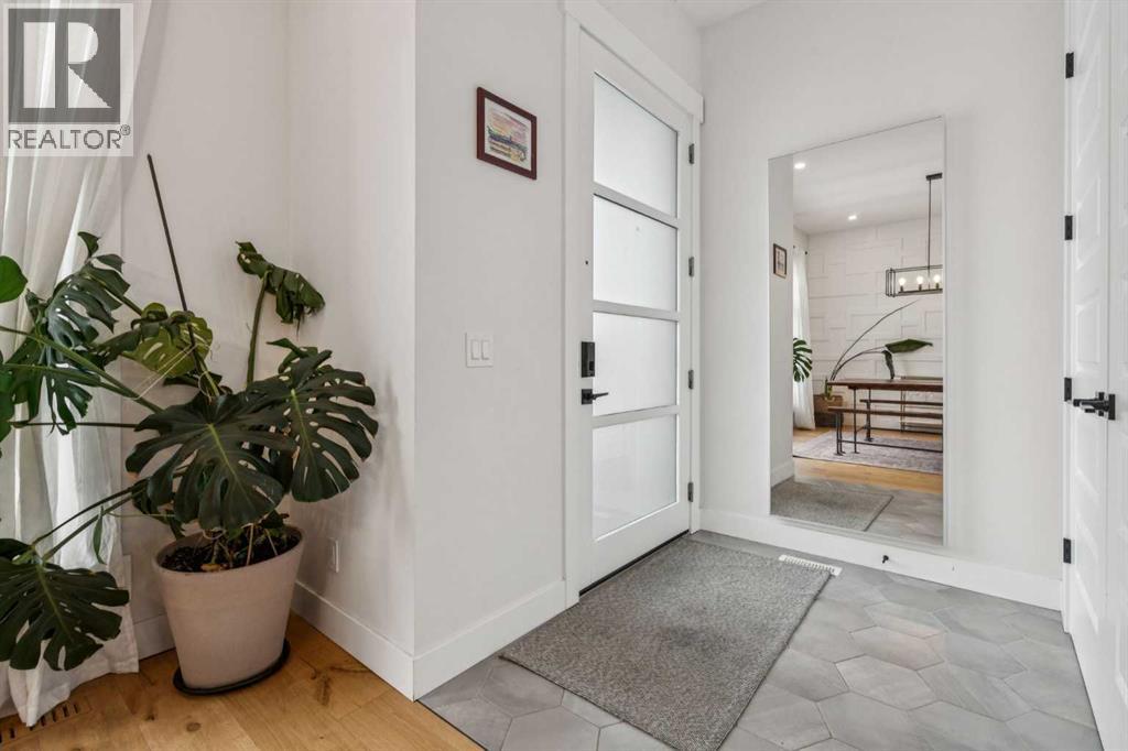 Duplex for Sale in 2818 30 Street SW|Calgary, Alberta T3E2M5 5