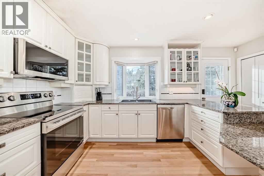 House for Sale in 3707 37 Street NW|Calgary, Alberta T2L2J2 5