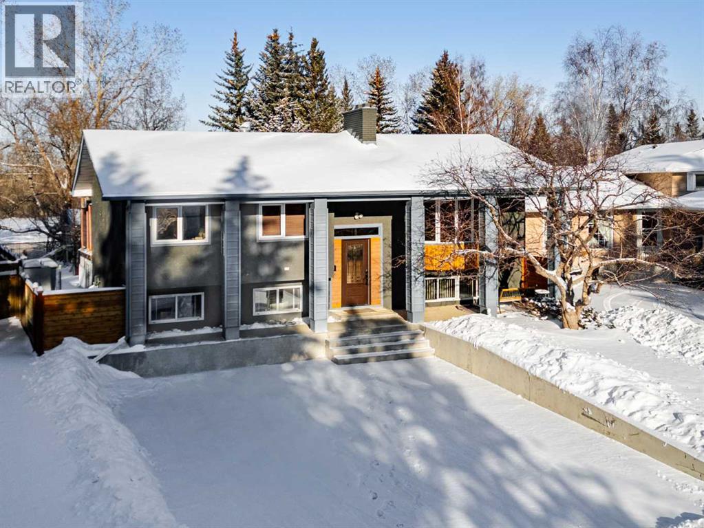 House for Sale in 660 Oakwood Place SW|Calgary, Alberta T2V0K5 2