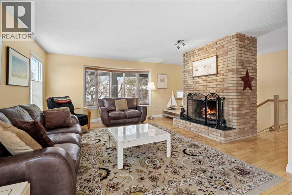 House for Sale in 660 Oakwood Place SW|Calgary, Alberta T2V0K5 5