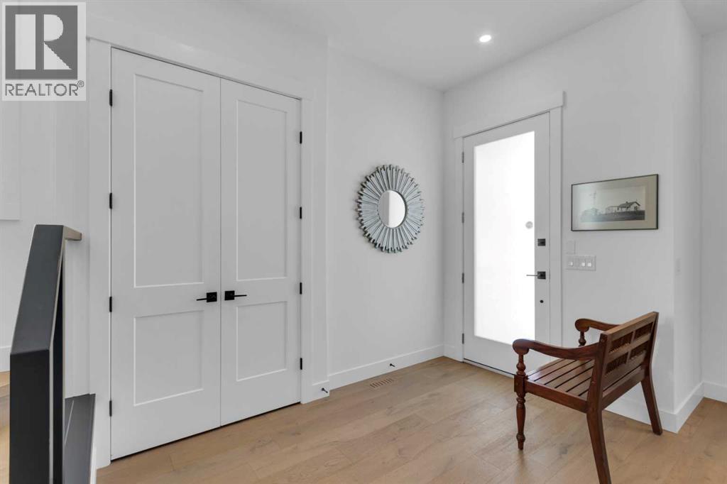 House for Sale in 704 37 Street SW|Calgary, Alberta T3C1R9 2