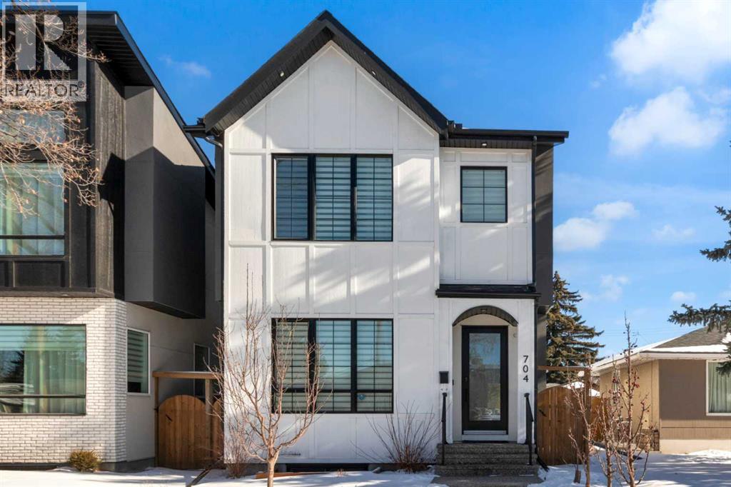 House for Sale in 704 37 Street SW|Calgary, Alberta T3C1R9
